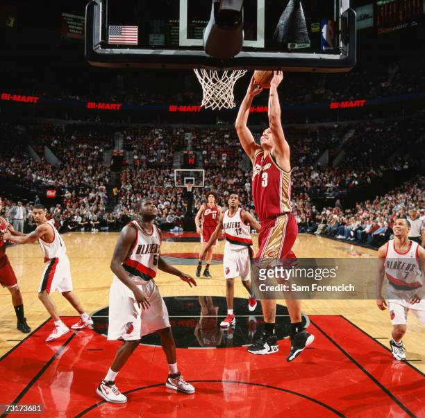 Sasha Pavlovic of the Cleveland Cavaliers takes the ball to the basket against Zach Randolph of the Portland Trail Blazers during a game at The Rose...
