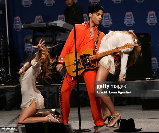 Musician Prince performs during the Super Bowl XLI Half-Time Press Conference at the Miami Convention Center on February 1, 2007 in Miami, Florida.