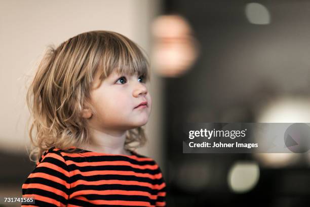 portrait of girl looking away - boy at television stockfoto's en -beelden