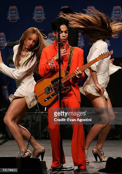 Musician Prince performs during the Super Bowl XLI Half-Time Press Conference at the Miami Convention Center on February 1, 2007 in Miami, Florida.