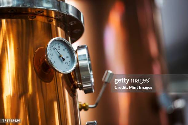 close up of a gauge on a copper brew kettle or fermentation chamber. - destilería fotografías e imágenes de stock