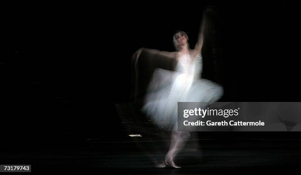 Dancer from The Royal Ballet performs during dress rehearsal for Swan Lake at the Royal Opera House, Covent Garden on February 2, 2007 in London,...