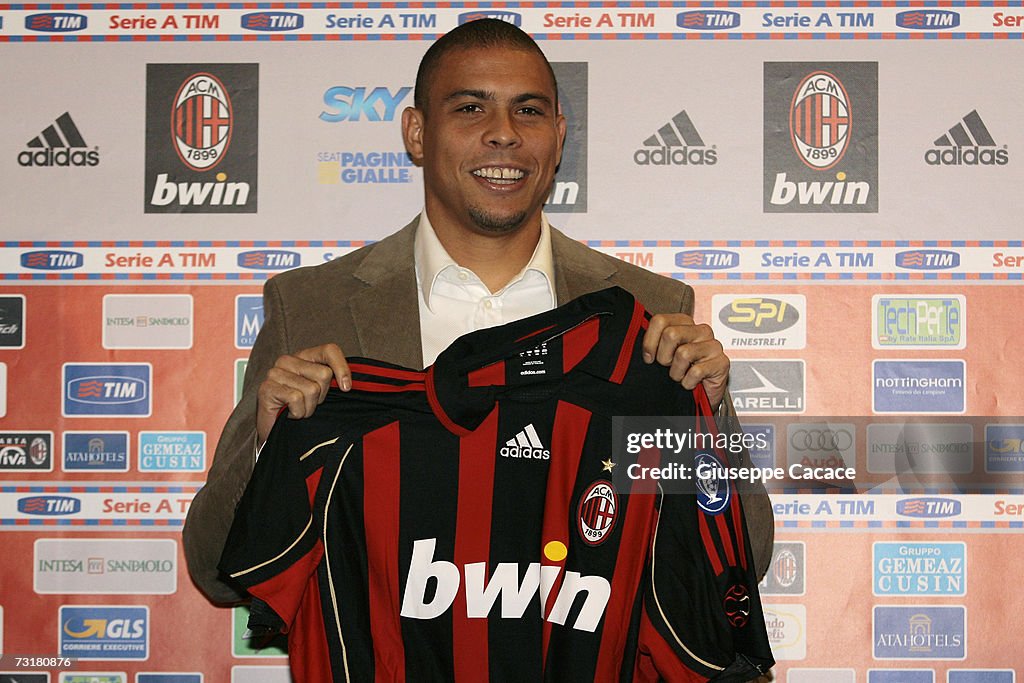 AC Milan Sign Ronaldo