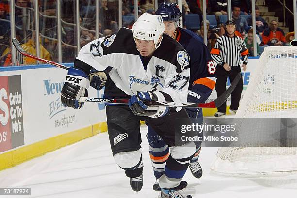 Tim Taylor of the Tampa Bay Lightning skates against the New York Islanders on January 15, 2007 at Nassau Coliseum in Uniondale, New York. The...