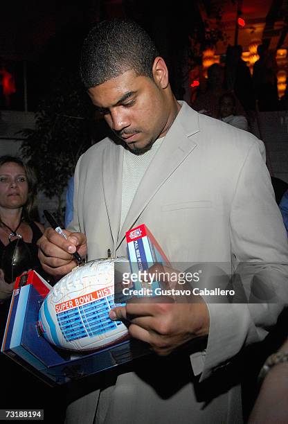 Shawne Merriman of the San Diego Chargers signs autographs for fans at the Diet Pepsi Rookie Of The Year party at Opium on February 2, 2007 in Miami,...