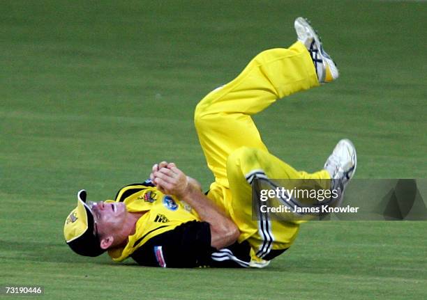 Chris Rogers of the Warriors catches the ball to dismiss Mark Cosgrove of the Redbacks during the Ford Ranger Cup match between the South Australian...