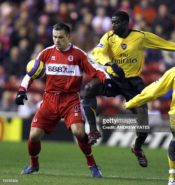 Middlesbrough, UNITED KINGDOM: Middlesbrough's Mark Viduka vies with Arsenal's Kolo Toure during their English Premiership football match at The...