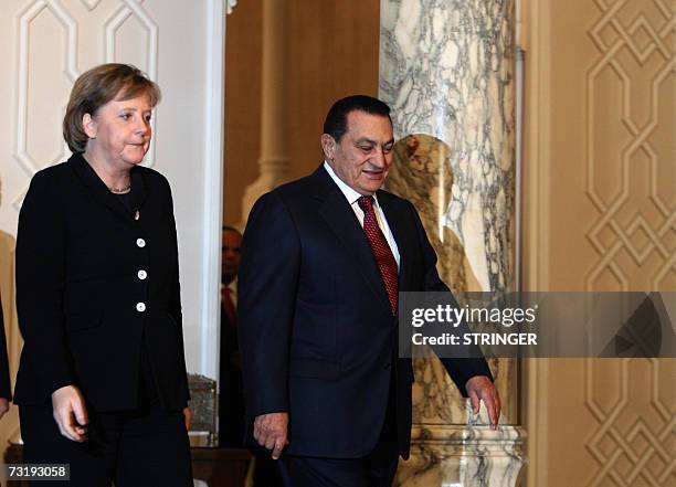 Egyptian President Hosni Mubarak and German Chancellor Angela Merkel arrive for a meeting in Cairo, 03 February 2007. Merkel arrived in Cairo today...