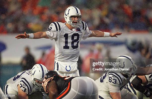 Peyton Manning of the Indianapolis Colts gestures at the line of scrimmage against the Chicago Bears during Super Bowl XLI on February 4, 2007 at...