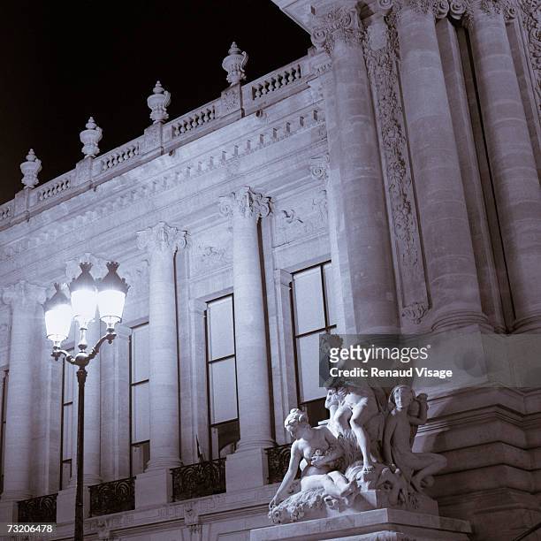 france, paris, entrance to the petit palais at night - petit palais - fotografias e filmes do acervo