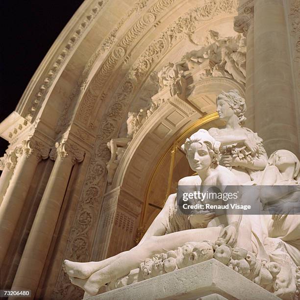 france, paris, entrance to the petit palais - statue paris photos et images de collection