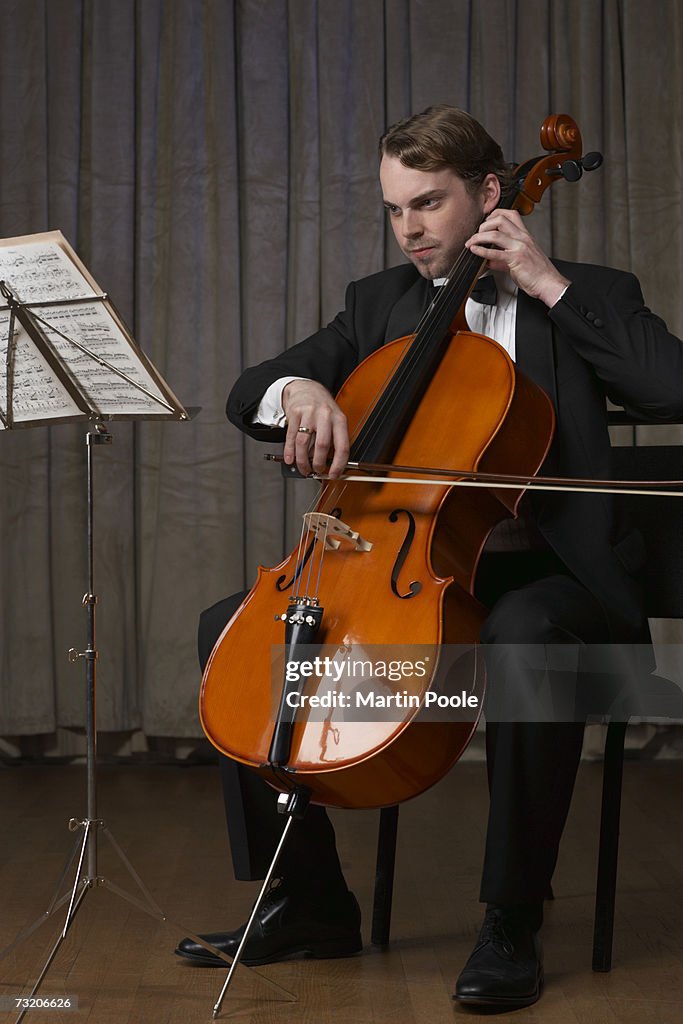 Man playing cello, full length