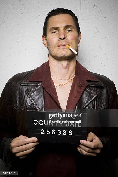 mug shot of man with cigarette and gold chains - hooligan 個照片及圖片檔