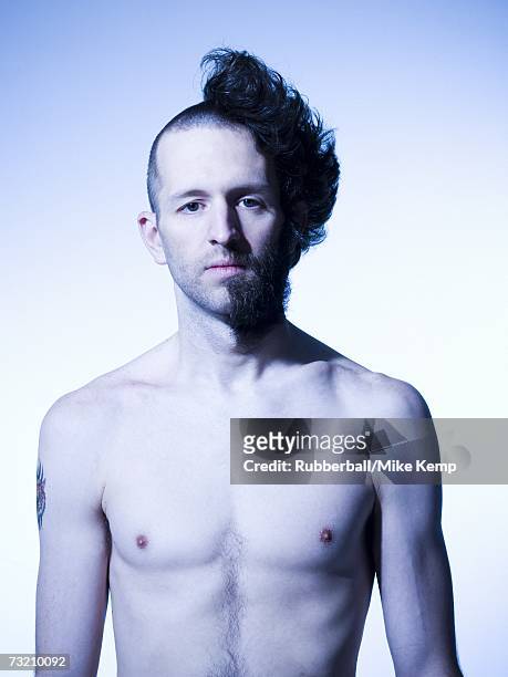 man with half shaved hair and beard - half shaved hair stockfoto's en -beelden