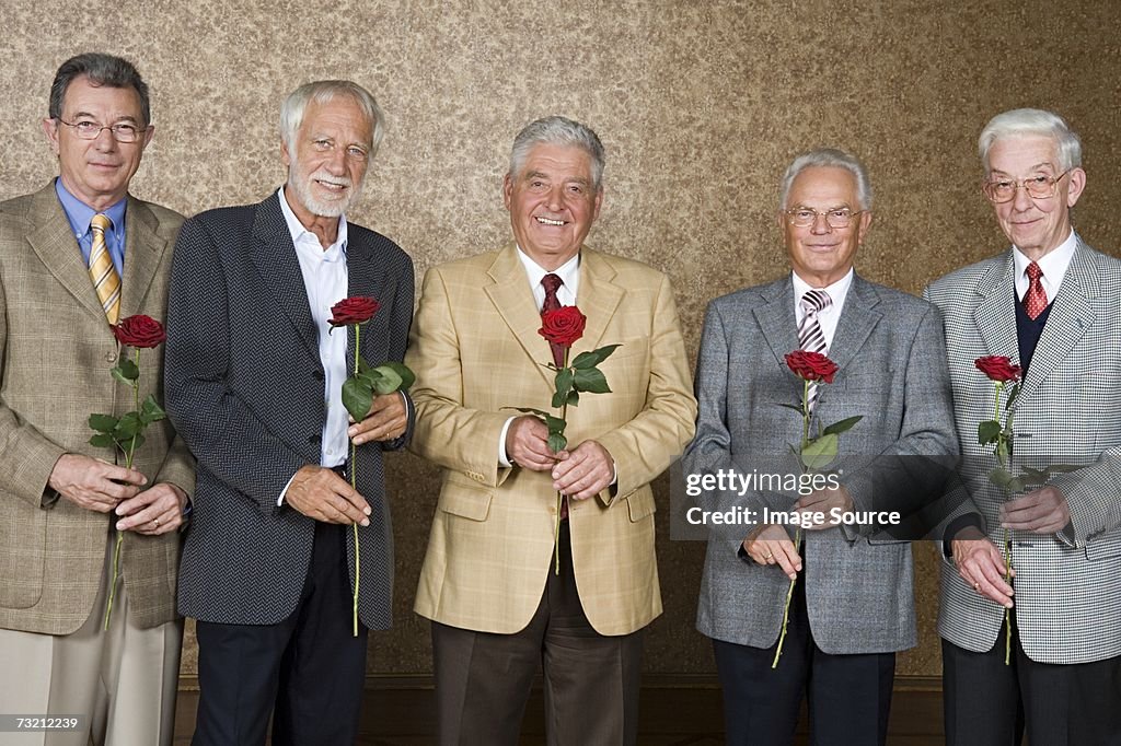 Älterer Mann mit Rosen