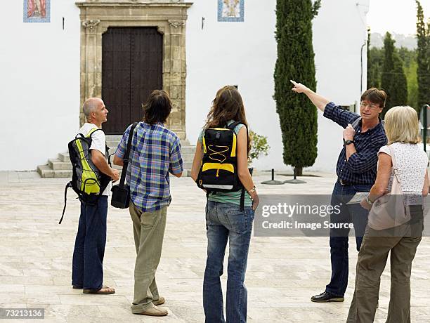 turistas passeios turísticos - guide - fotografias e filmes do acervo