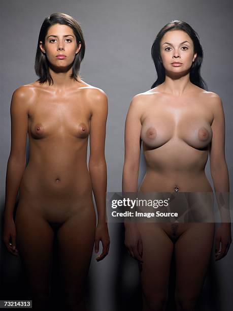 two nude women - nua imagens e fotografias de stock