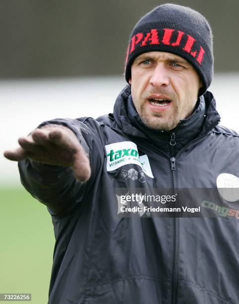 Coach Holger Stanislawski gives advice to his players during the training session of FC St.Pauli on February 6, 2007 in Hamburg, Germany.