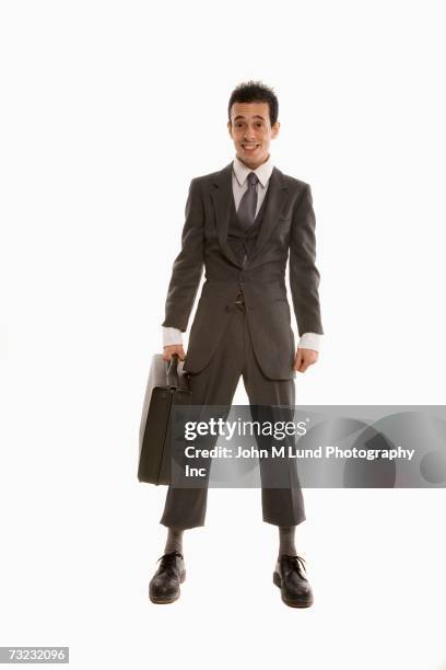 studio shot of businessman wearing suit that is too small - 超小號 個照片及圖片檔