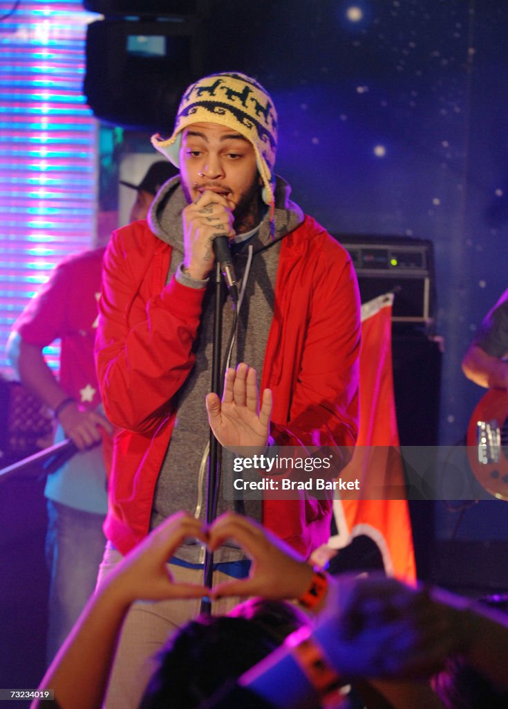 Lead singer of the rock group Gym Class Heroes, Travis McCoy