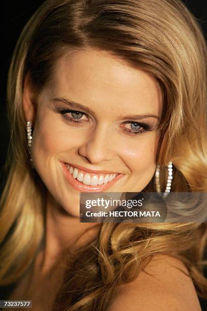 Los Angeles, UNITED STATES: Actress Alice Eve poses for photographers as she arrives to the premiere of "Starter for 10" in Hollywood, CA 06 February...