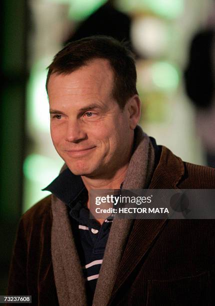 Los Angeles, UNITED STATES: Actor Bill Paxton poses for photographers as he arrives to the premiere of "Starter for 10" in Hollywood, CA 6 February...