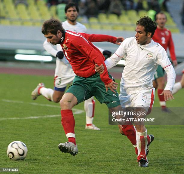 Iranian player Amir hossein Sadeghi vies with a Belarussian player during their friendly football match in Tehran, 07 February 2007. AFP PHOTO/ATTA...