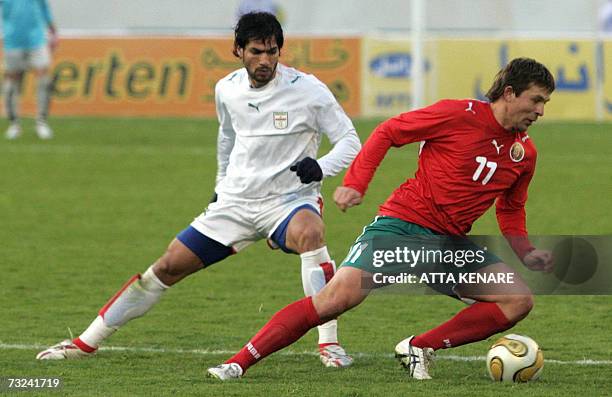Iranian player Amir Hossein Sadeghi vies with a Belarussian player during their friendly football match in Tehran, 07 February 2007. AFP PHOTO/ATTA...