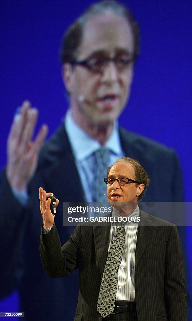 Ray Kurzweil speaks on "Singularity" dur...