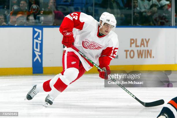Pavel Datsyuk of the Detroit Red Wings skates against the New York Islanders on January 30, 2007 at Nassau Coliseum in Uniondale, New York. The Red...