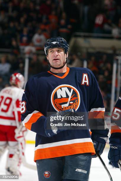 Mike Sillinger of the New York Islanders looks on against the Detroit Red Wings on January 30, 2007 at Nassau Coliseum in Uniondale, New York. The...