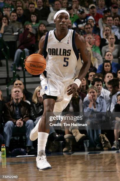 Josh Howard of the Dallas Mavericks drives the ball against the Memphis Grizzlies on February 7, 2007 at the American Airlines Center in Dallas,...