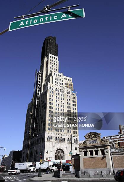 New York, UNITED STATES: TO GO WITH AFP STORY BY ALFONSO LUNA- EEUU-NY-SOCIETY: The Williamsburg Savings Bank, the talllest building in Brooklyn,...