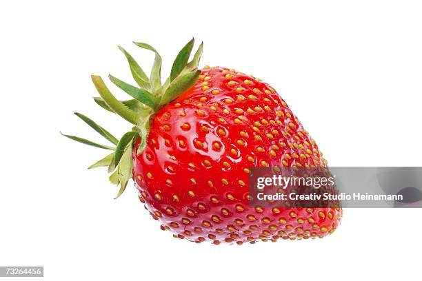 fresh strawberry, close-up - enkel object stockfoto's en -beelden