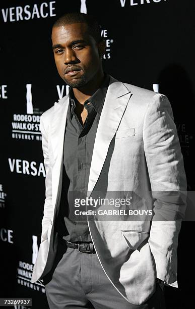 Beverly Hills, UNITED STATES: Singer Kanye West arrives for the Rodeo Drive Walk of Style Award 08 February 2007 in Beverly Hills, California. Gianni...