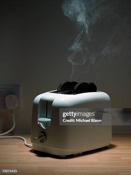 burnt toast in toaster - toaster stockfoto's en -beelden