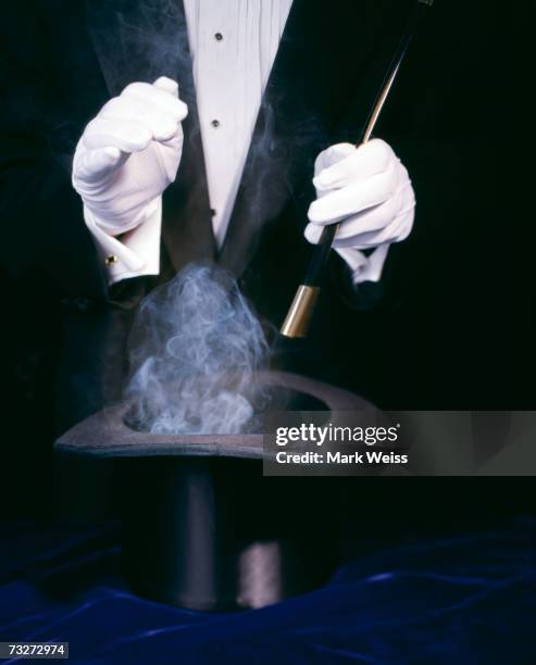 Magician With Smoke In Hat, Foto de stock