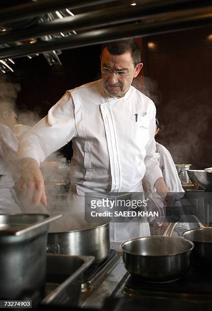 Michelin three star chef Antoine Westerman from France prepares his specialities for lunch at the Mezzaluna resturant in Bangkok, 08 February 2006....