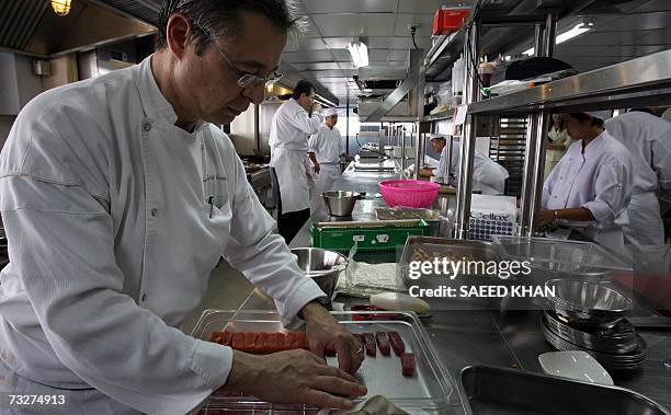 Michelin three star chef Jean-Michel Lorain from France along with Thai chefs prepares lunch at the Mezzaluna resturant in Bangkok, 08 February 2006....