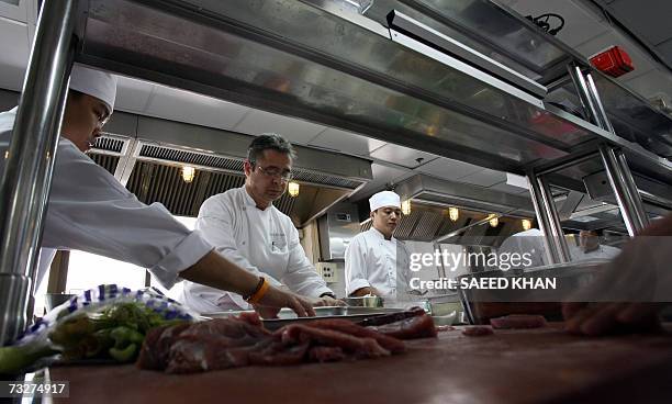 Michelin three star chef Jean-Michel Lorain from France along with Thai chefs prepares lunch at the Mezzaluna resturant in Bangkok, 08 February 2006....