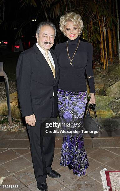 Actor Elin Ortiz and wife, musician Charytin Goyco arrive at the Gloria Estefan Foundation Gala on February 9, 2007 in Miami Beach, Florida.