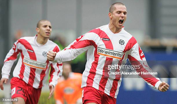 Leon Andreasen of Mainz celebrates his 1:0 goal during the Bundesliga match between FSV Mainz 05 and Energie Cottbus at the stadium am Bruchweg on...