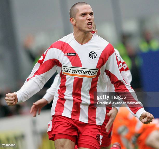 Leon Andreasen of Mainz celebrates his 1:0 goal during the Bundesliga match between FSV Mainz 05 and Energie Cottbus at the stadium am Bruchweg on...