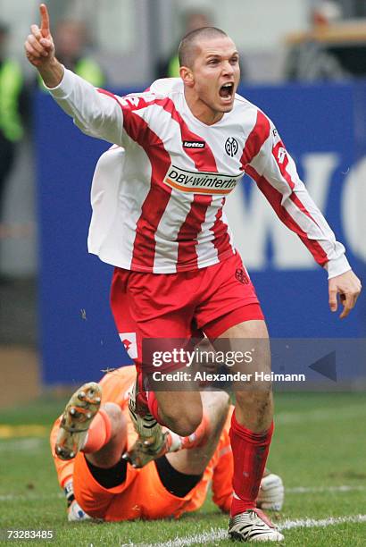 Leon Andreasen of Mainz celebrates his 1:0 goal during the Bundesliga match between FSV Mainz 05 and Energie Cottbus at the stadium am Bruchweg on...