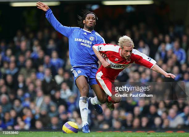 Andrew Davies of Middlesbrough tangles with Didier Drogba of Chelseaduring the Barclays Premiership match between Chelsea and Middlesbrough at...