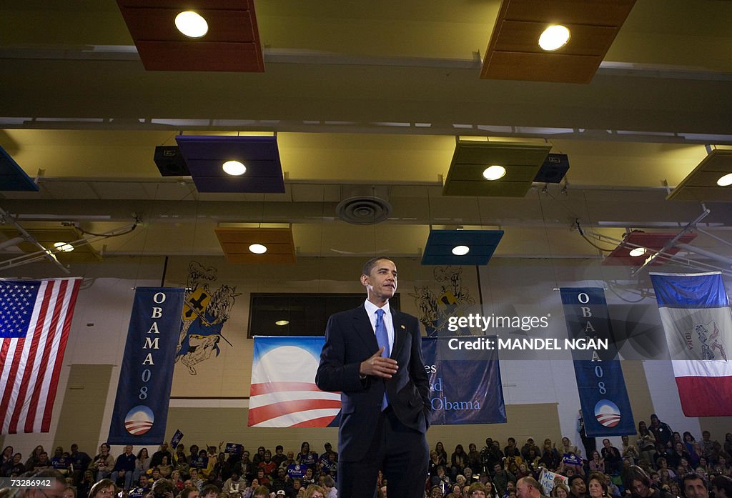 US Democratic presidential hopeful Senat...