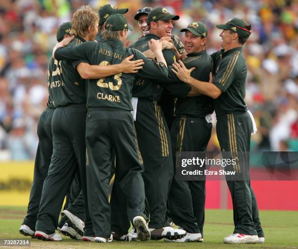 The Australian team celebrate the run out Mal Loye of England by Matthew Hayden during the Commonwealth Bank One Day International Series second...