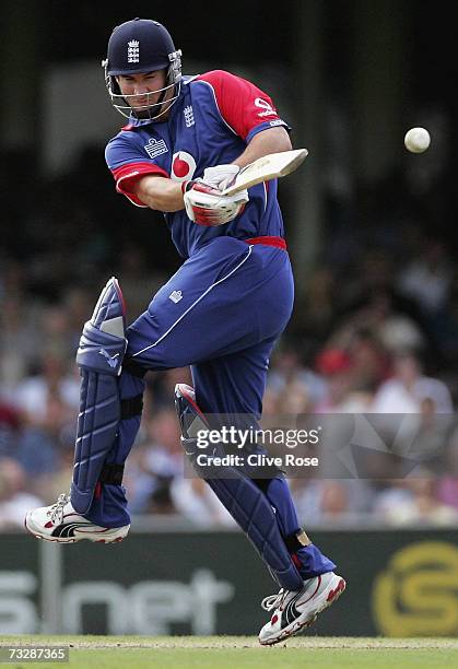 Mal Loye of England pulls during the Commonwealth Bank One Day International Series second final match between Australia and England at the Sydney...