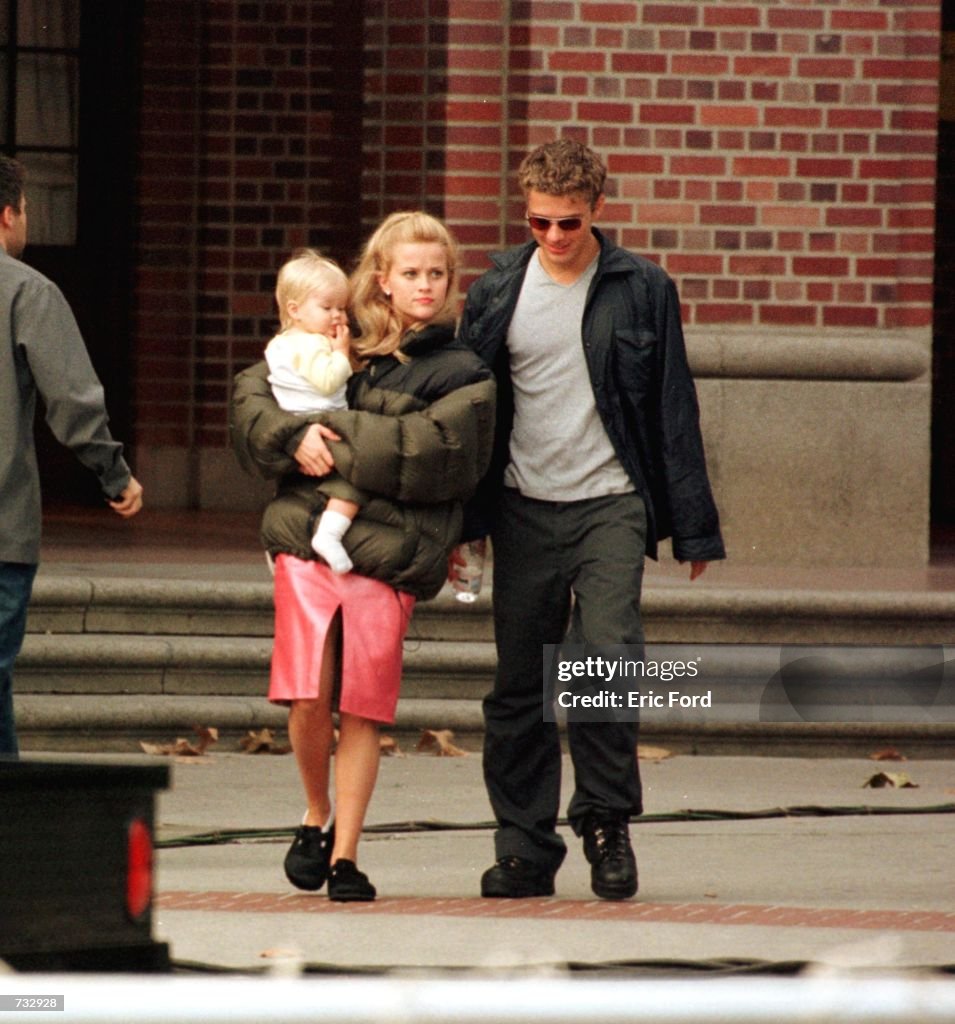 Reese Witherspoon And Husband Ryan Phillippe And Thier Child Take A Walk