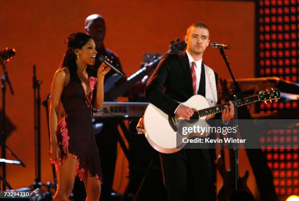 Singers Justin Timberlake and "My GRAMMY Moment" winner Robyn Troup perform Ain't No Sunshine" onstage at the 49th Annual Grammy Awards at the...